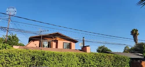 Chaletremodelado El 2001 en Condominio 4 Dormitorios